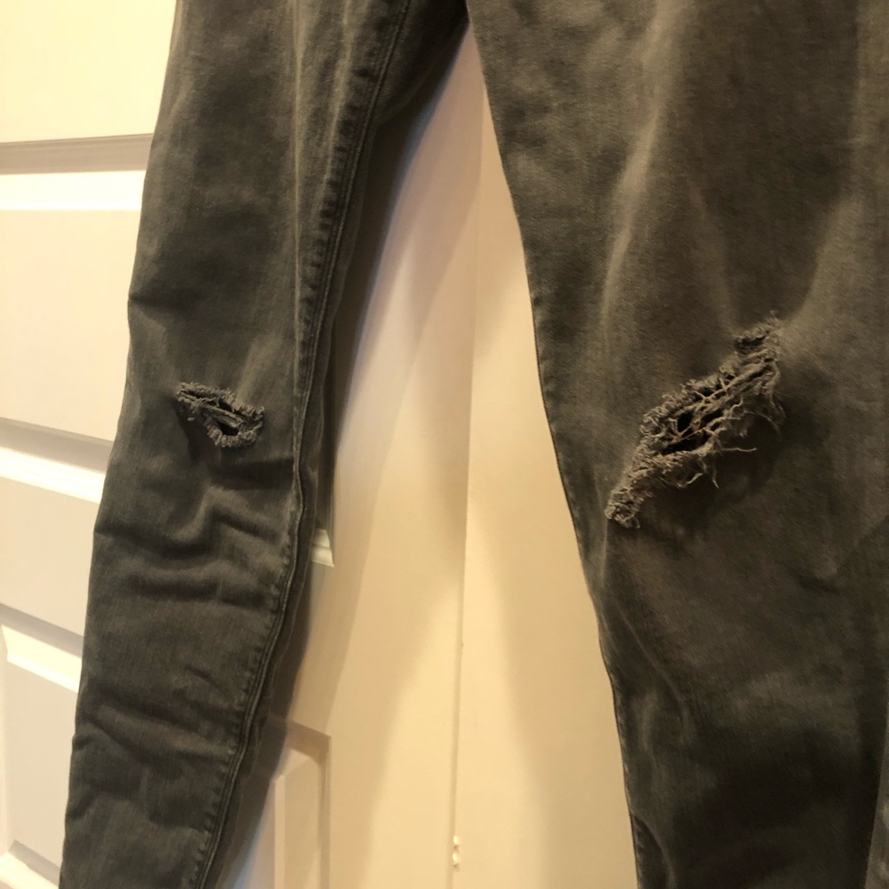Hudson Ripped Cropped Gray Mid Rise Jeans - Picture 4 of 4